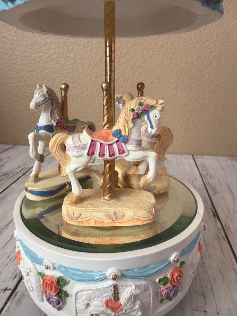 Vintage Carousel Waltz Wind Up Music Box Nursery Decor Plays Carousel Waltz - Picture 8 of 13